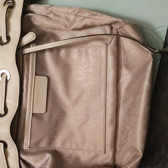 EUC Michael Kors Animal print bucket bag in grey, white and black - Picture 6 of 8